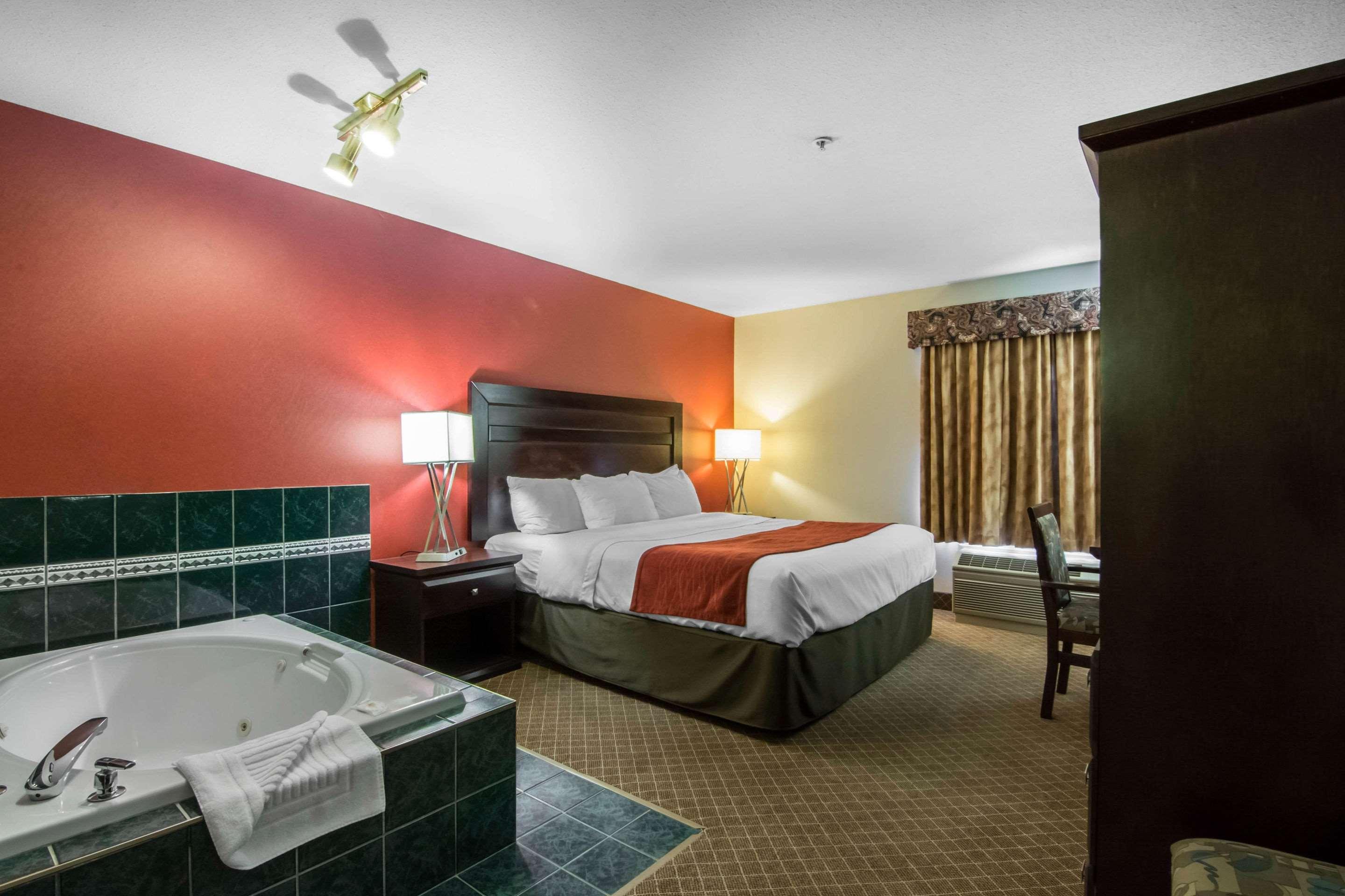 Comfort & Airport South Hotel 3*